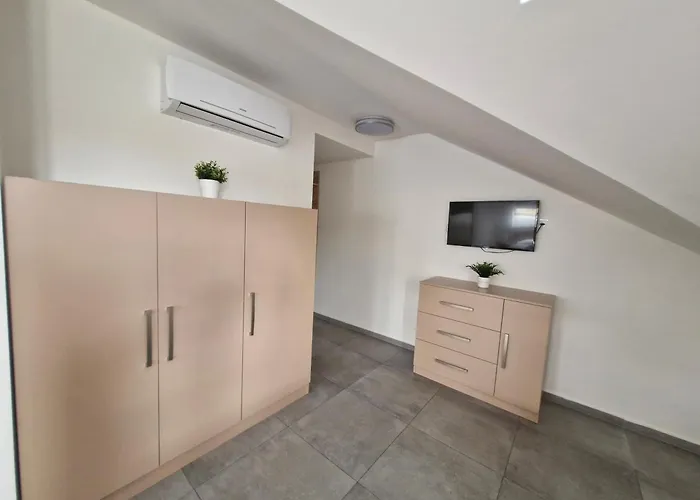 Restaurace - Bobule 3* بافلوف